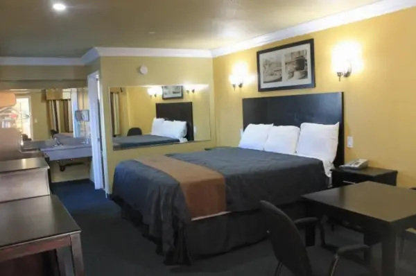El Rancho Inn 10