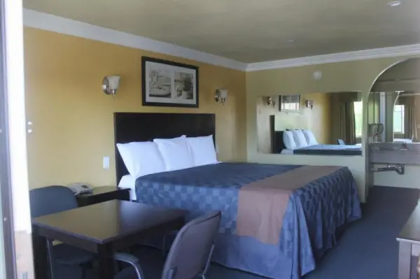 El Rancho Inn 9